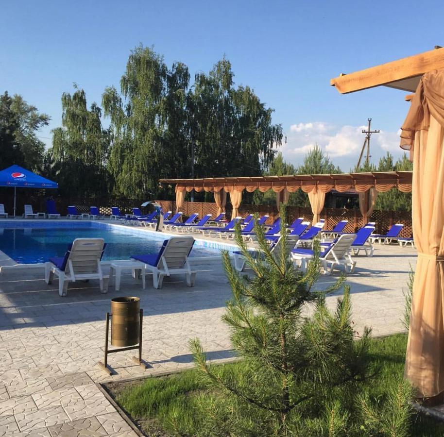Relax Hotel - Restaurant Complex Novomoskovsk Exteriör bild